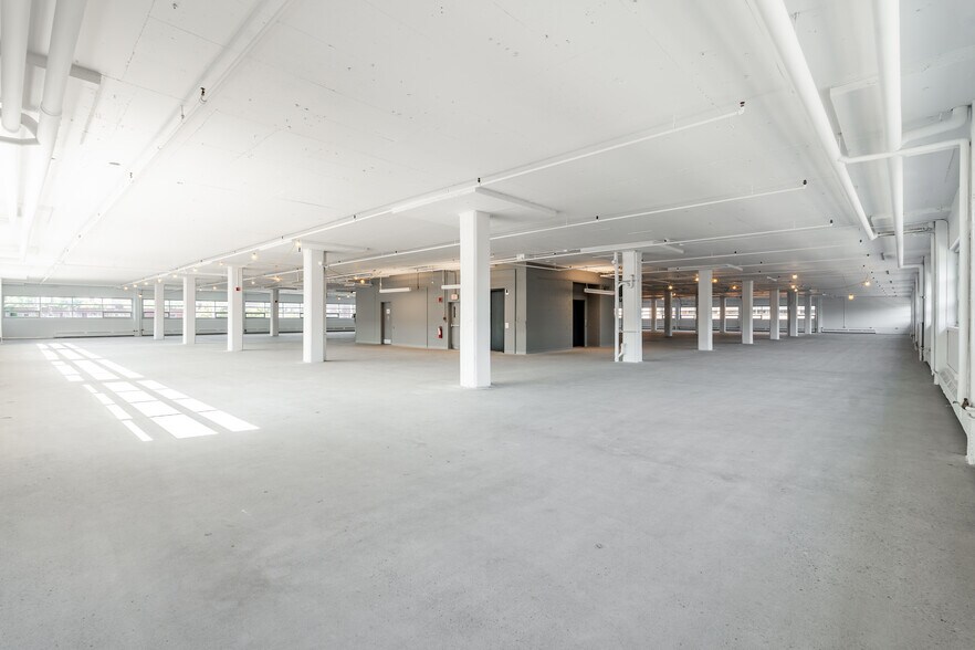 More Photos Of 6750 Av de l'Esplanade, Montréal Loft Creative Space For Lease