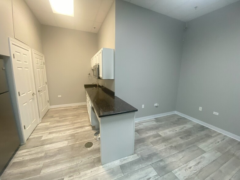 More Photos Of 2760 Aurora Ave, Naperville Storefront Retail Office For Lease