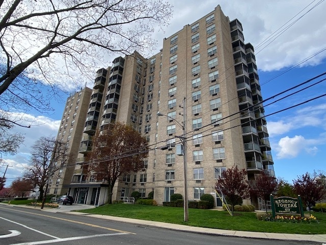 More Photos Of 1 Strawberry Hill Ct, Stamford Apartments For Sale