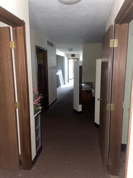 More Photos Of 58 Racine St, Menasha Office For Sale