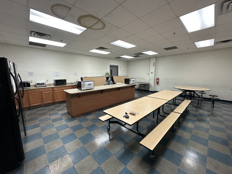 More Photos Of 3063 Breton Rd SE, Grand Rapids Warehouse For Sale