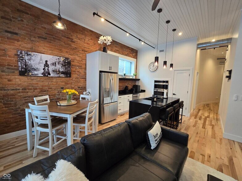 More Photos Of 15 S Indiana St, Greencastle Storefront Retail Office For Sale