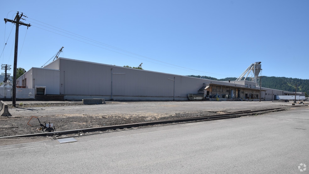 Primary Photo Of 9930 N Burgard Way, Portland Warehouse For Lease