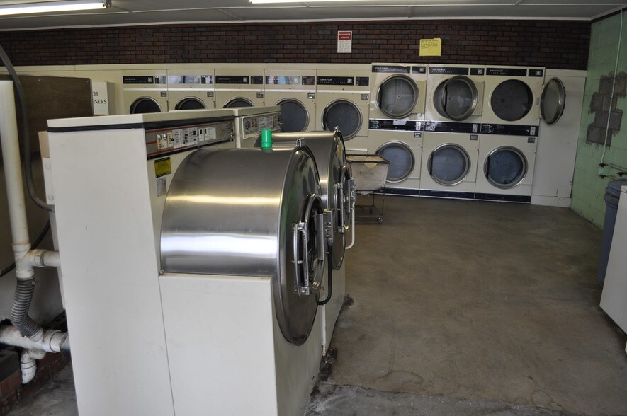 More Photos Of 600 E Manning St, Marion General Retail For Sale