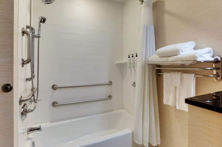 More Photos Of 1111 N Lorraine St, Hutchinson Hotel For Sale