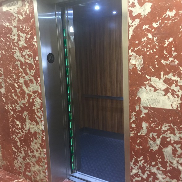 More Photos Of 2240 Palm Beach Lakes Blvd, West Palm Beach Office For Sale