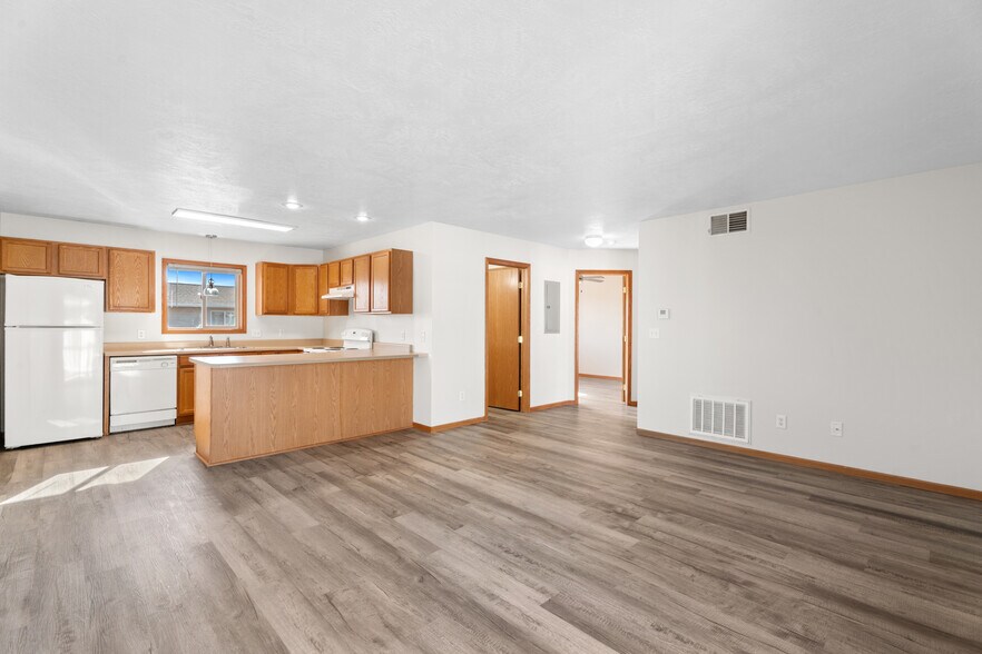 More Photos Of 1026 Cornell St, Vermillion Apartments For Sale