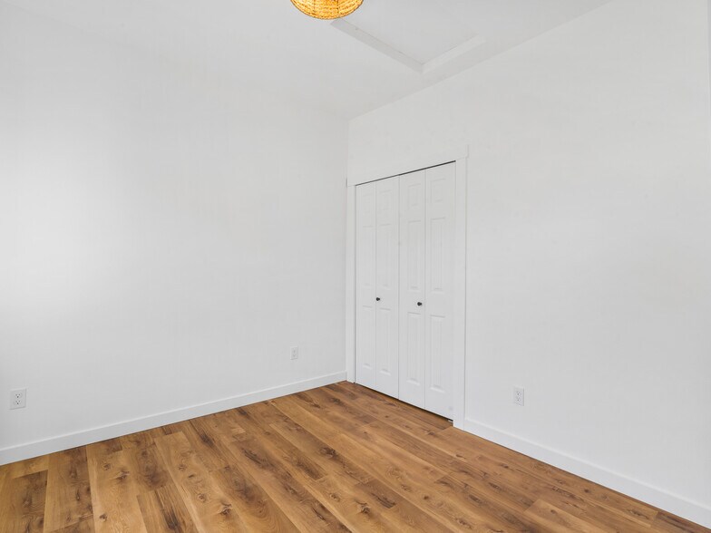 More Photos Of 525 SW 4th Ave, Canby Apartments For Sale