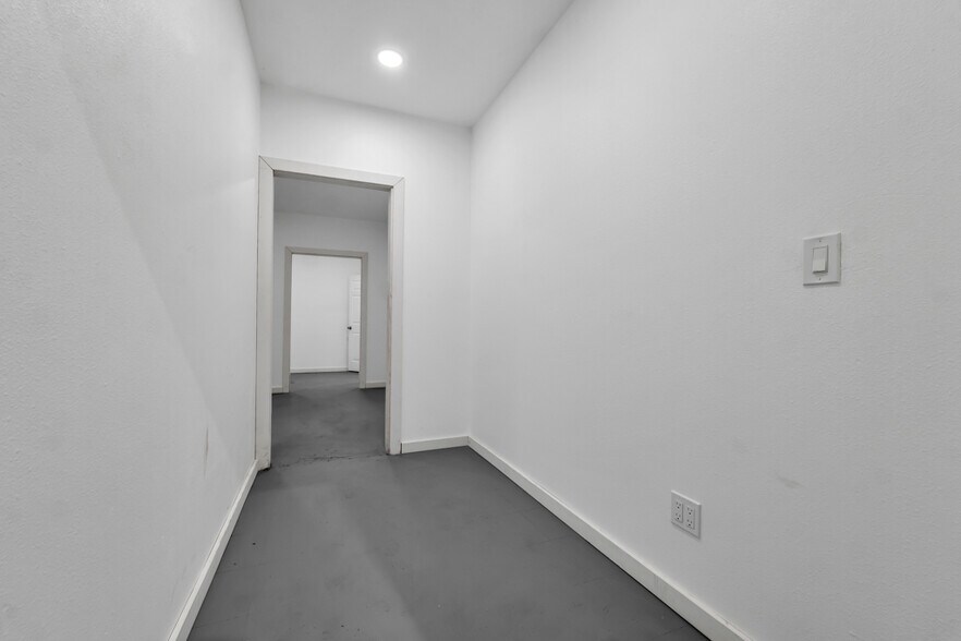 More Photos Of 1626-1640 Pine St, Oxnard Warehouse For Sale