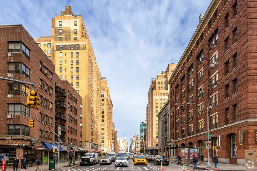 More Photos Of 201 W 16th St, New York Apartments For Lease