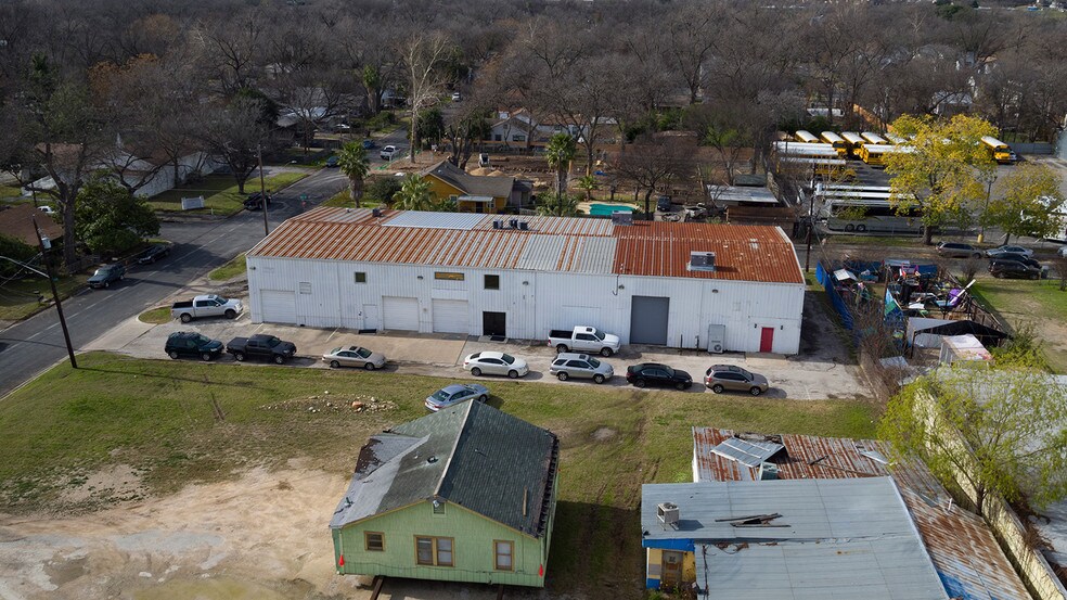 More Photos Of 3700 Thompson St, Austin Loft Creative Space For Lease