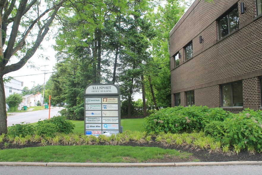 More Photos Of 21 Old Main St, Fishkill Office For Lease