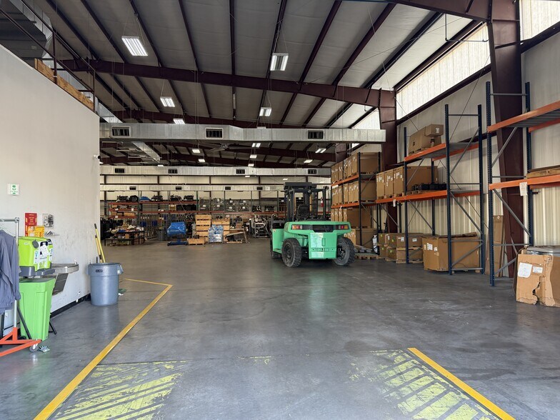 More Photos Of 6107 Brittmoore Rd, Houston Warehouse For Sale