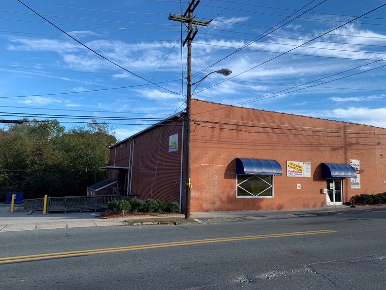 More Photos Of 200-204 N Fifth St, Mebane Freestanding For Lease