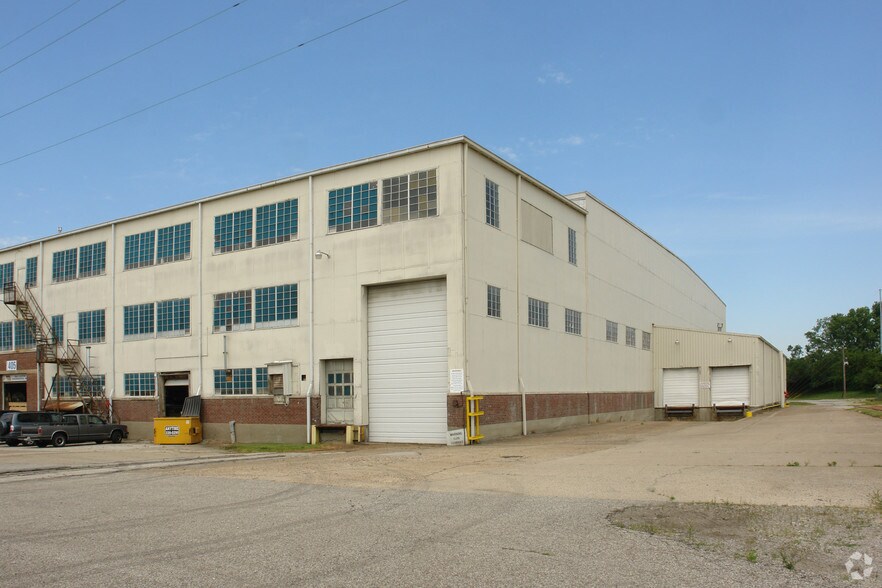 More Photos Of 541 Industry Rd, Louisville Manufacturing For Lease