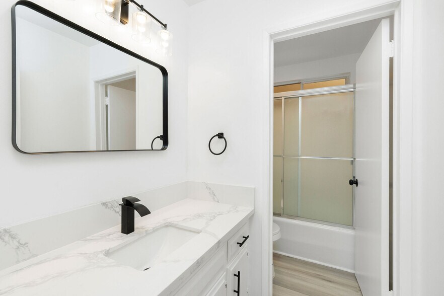 More Photos Of 935 W 10th St, San Pedro Apartments For Sale