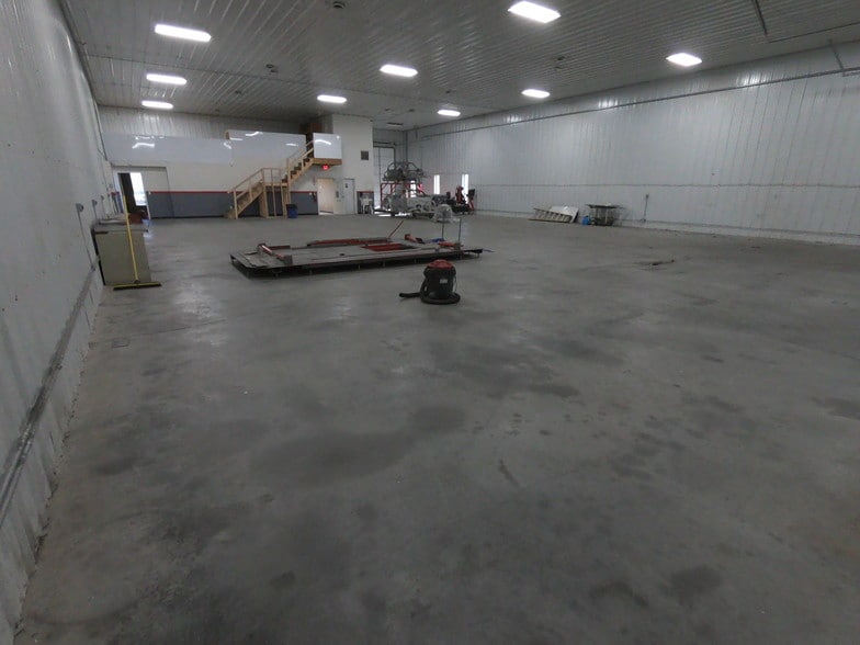 More Photos Of 3415 Denver Dr, Denver Warehouse For Lease