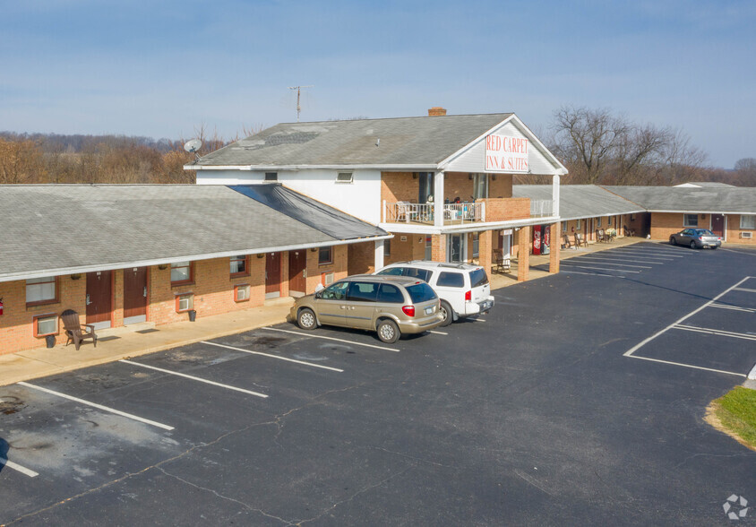 Primary Photo Of 977 E Main St, Palmyra Hotel For Sale