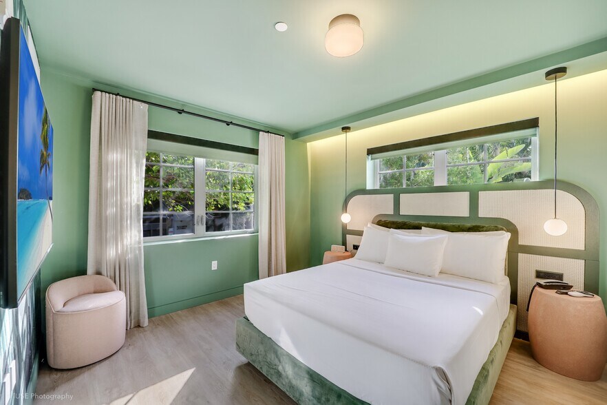 More Photos Of 310 Meridian Ave, Miami Beach Hotel For Sale