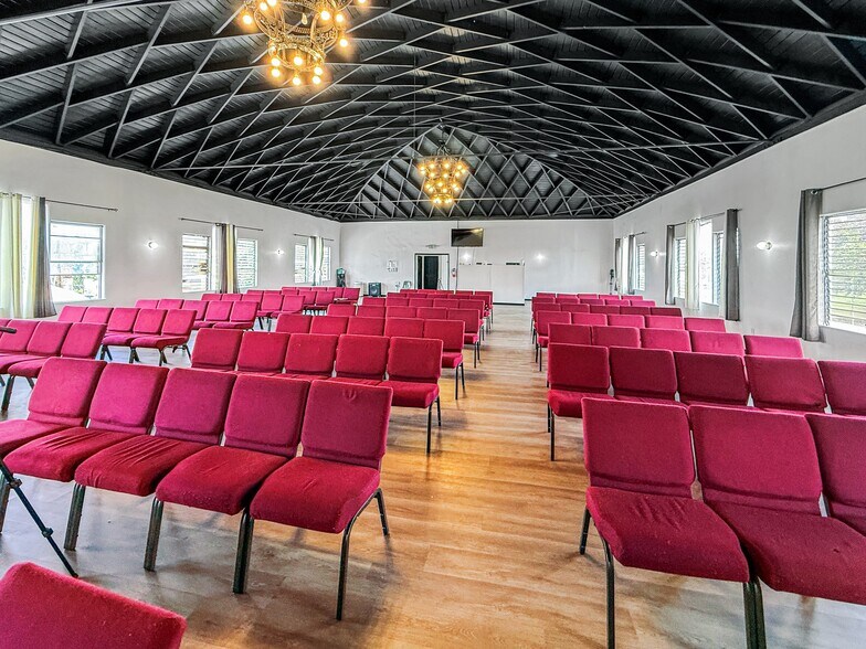 More Photos Of 7101 Menlo Ave, Los Angeles Specialty For Sale