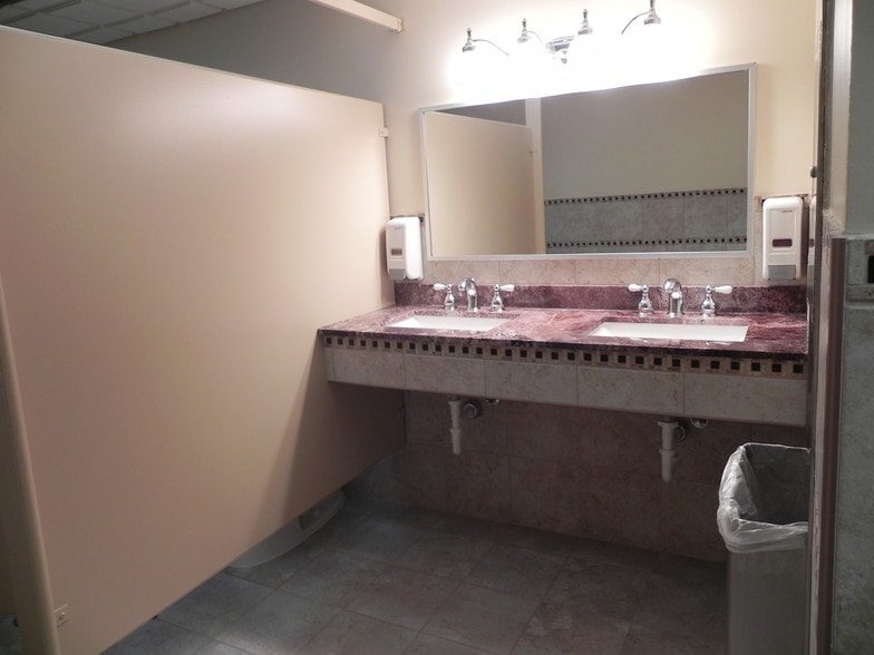 More Photos Of 8085 Wayzata Blvd, Minneapolis Office For Lease