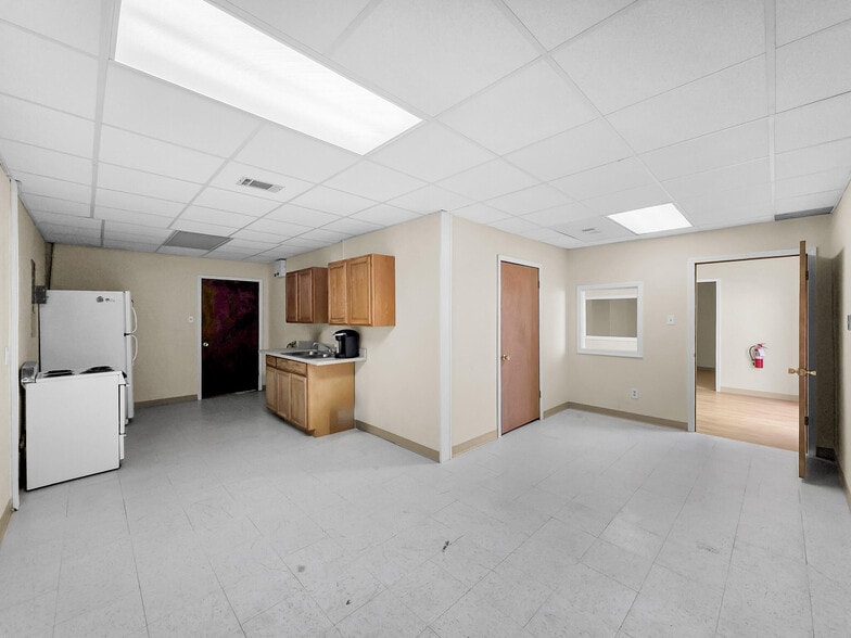 More Photos Of 5959 9th Ave, Port Arthur Specialty For Sale