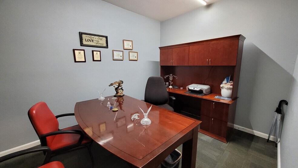 More Photos Of 8988 Glenmont Dr, Houston Light Distribution For Lease