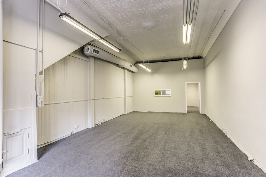 More Photos Of 240-242 Poplar Ave, Memphis Office For Sale