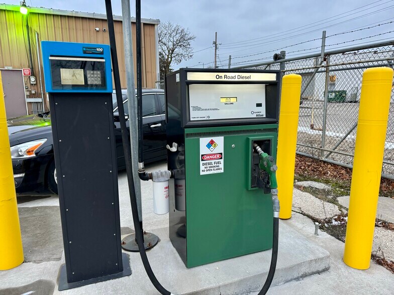 More Photos Of 3400 W Kiehnau Ave, Milwaukee Light Distribution For Lease