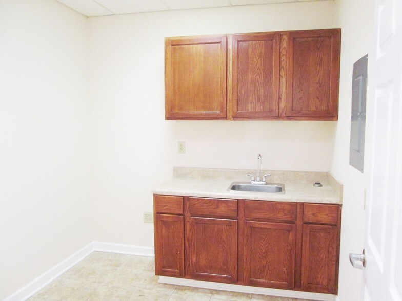 More Photos Of 3867 Holcomb Bridge Rd, Peachtree Corners Office For Lease