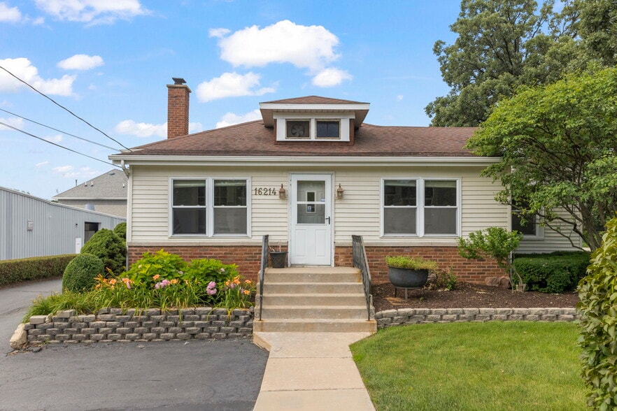 More Photos Of 16214 S Lincoln Hwy, Plainfield Office For Sale