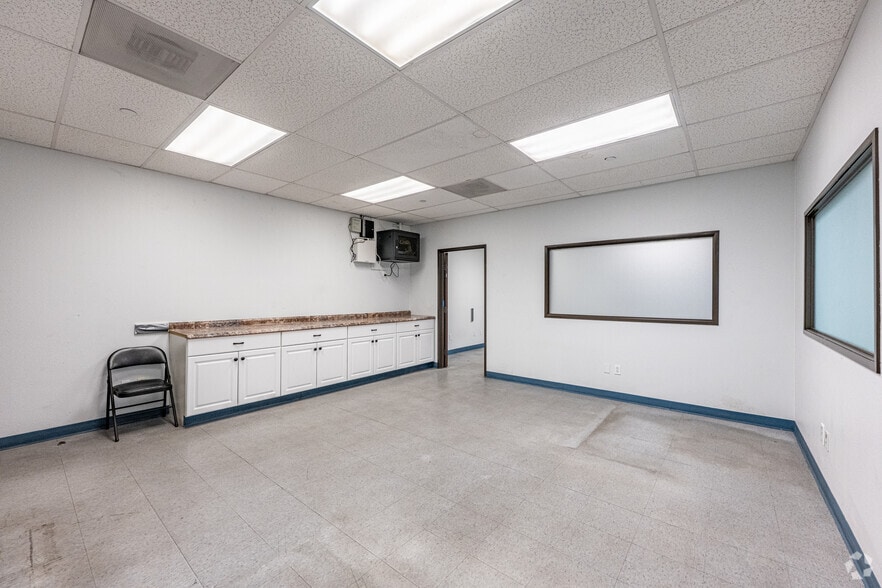 More Photos Of 8731 & 8741 Pioneer Blvd, Santa Fe Springs Warehouse For Sale