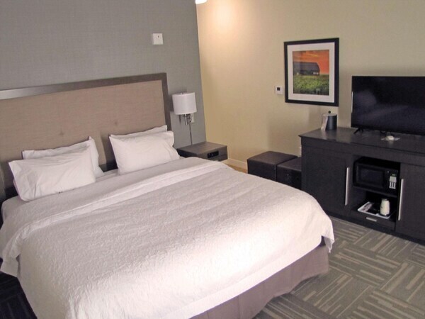 More Photos Of 200 N Centennial Dr, Mcpherson Hotel For Sale