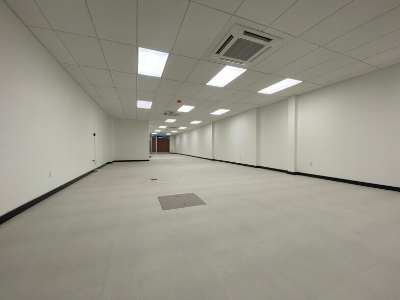 More Photos Of 92 Norman Ave, Brooklyn Storefront Retail Office For Lease