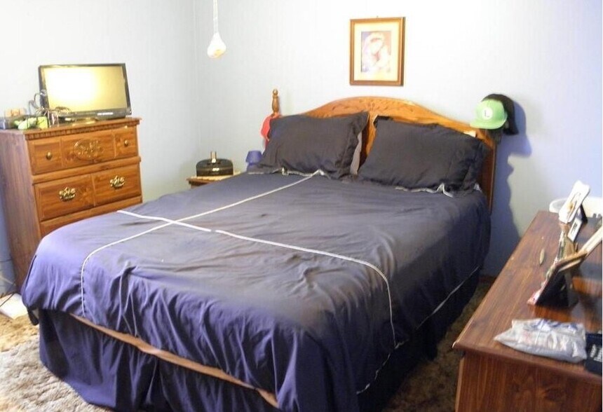 More Photos Of 158 Lake St, Hamburg General Retail For Sale