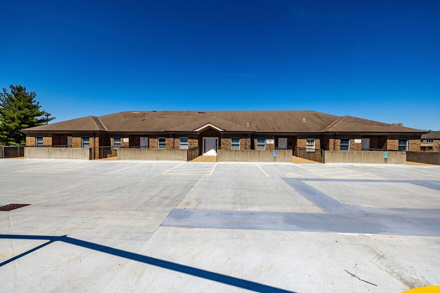 More Photos Of 860 NW Washington Blvd, Hamilton Medical For Lease