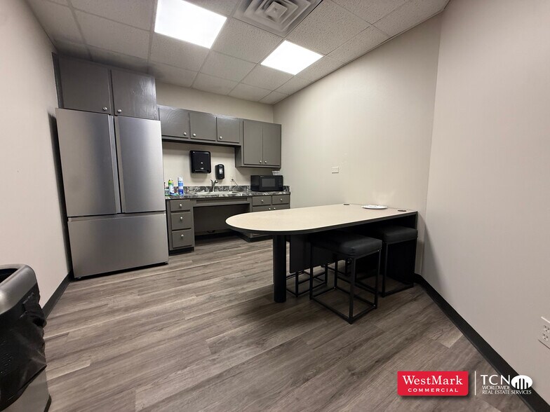 More Photos Of 5621 Frankford Ave, Lubbock Auto Dealership For Sale