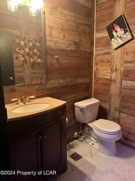 More Photos Of 121 W Broad St, Hazleton Bar For Sale