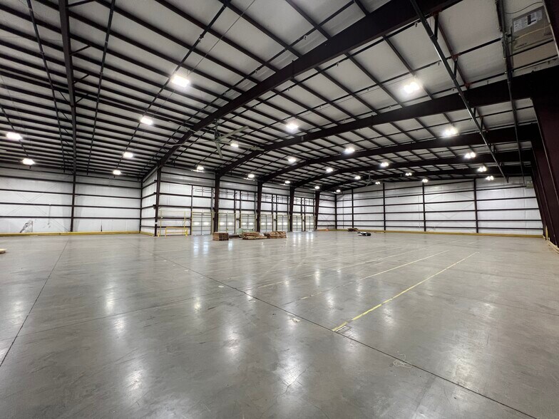 More Photos Of 940 N Masch Branch Rd, Denton Warehouse For Lease