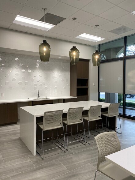 More Photos Of 3120 Southwest Fwy, Houston Office For Lease