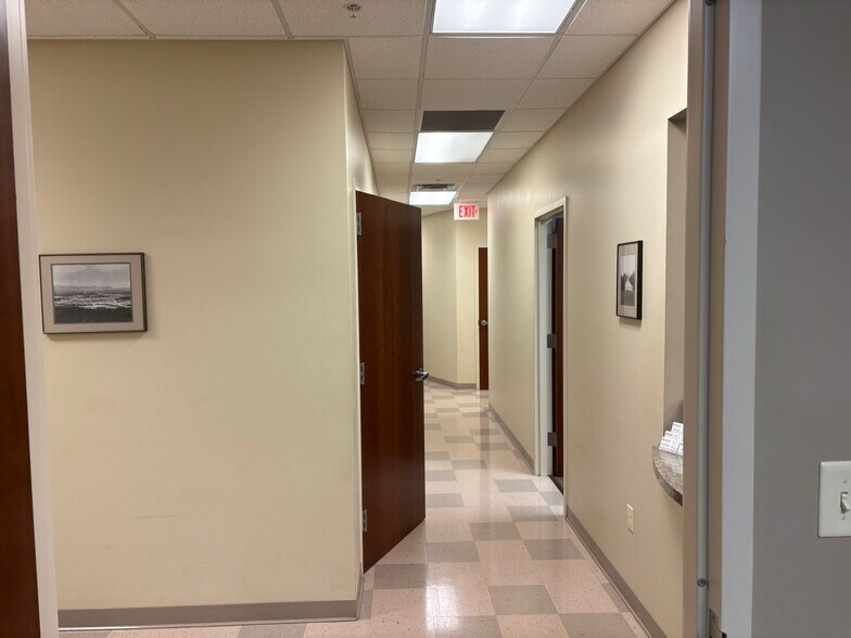 More Photos Of 1855 Tanner Way, Harriman Medical For Lease