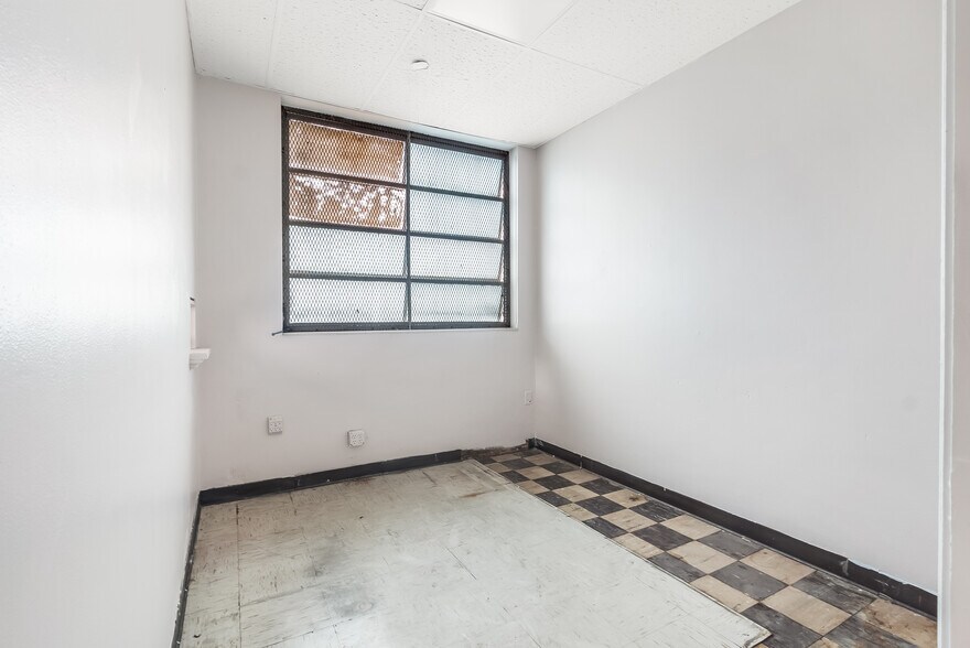 More Photos Of 775 NW 21st St, Miami Service For Sale