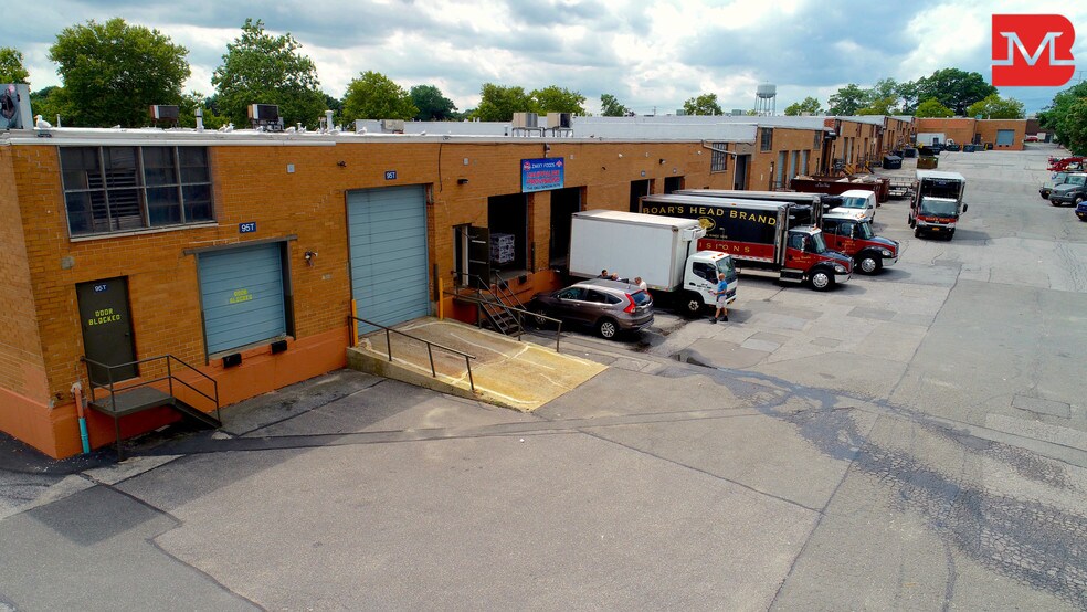 More Photos Of 95 Hoffman Ln, Islandia Warehouse For Lease