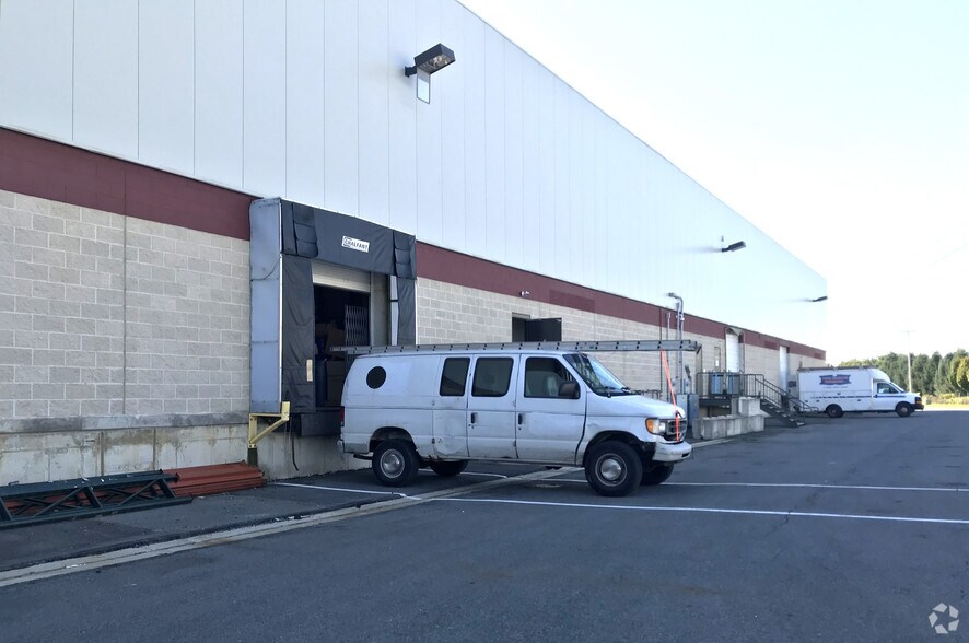 More Photos Of 7035 Schantz Rd, Allentown Distribution For Lease