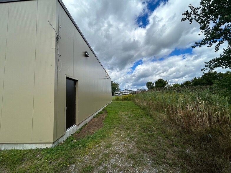More Photos Of 950 Rue Cowie, Granby Warehouse For Lease