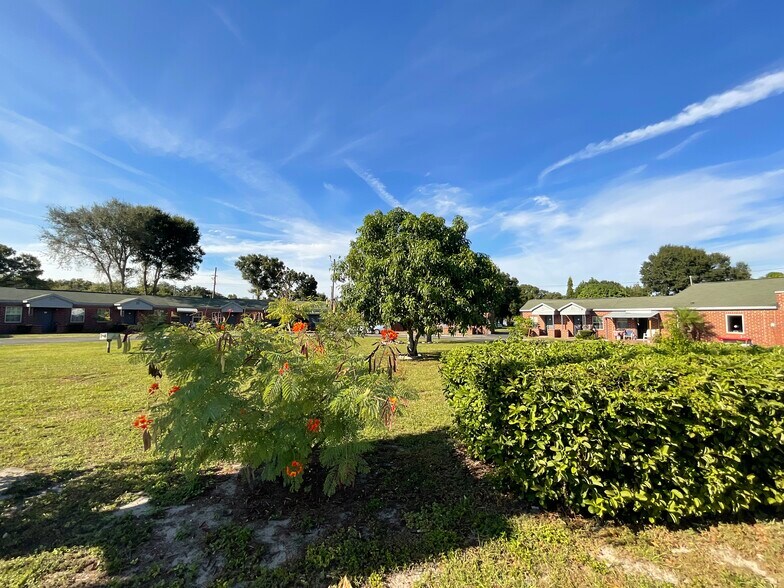 More Photos Of 1702 US 92, Auburndale Hotel For Sale