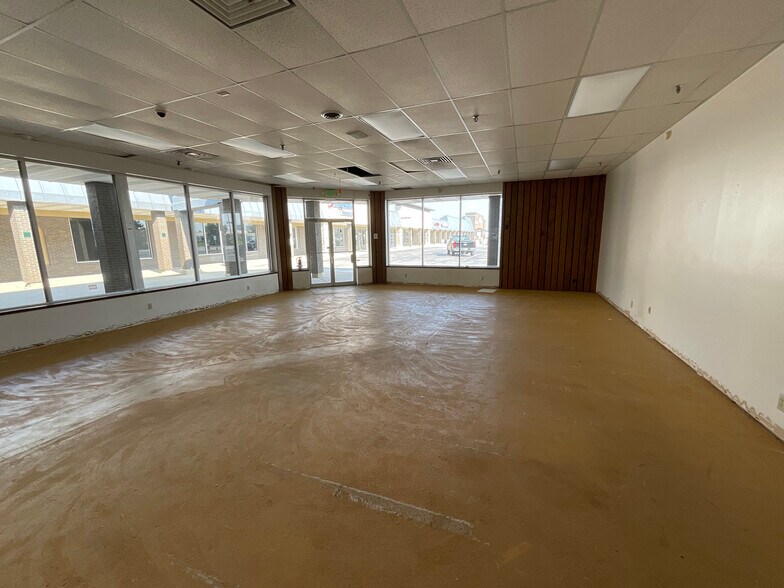 More Photos Of Brookwood Dr @ US 30, New Haven Unknown For Lease