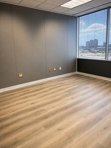 More Photos Of 396 W Greens Rd, Houston Office For Sale