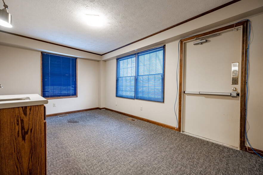 More Photos Of 814 E Washington St, Greencastle Medical For Sale