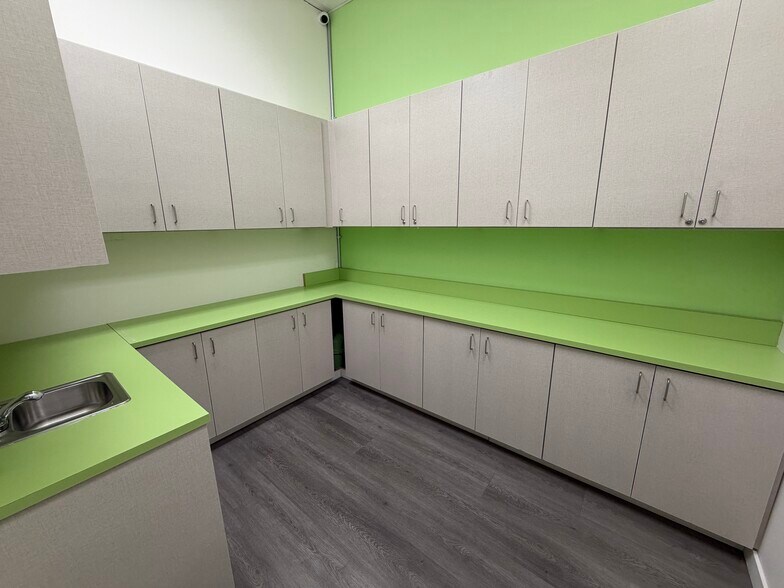 More Photos Of 301-307 N Main St, Santa Ana Storefront For Sale